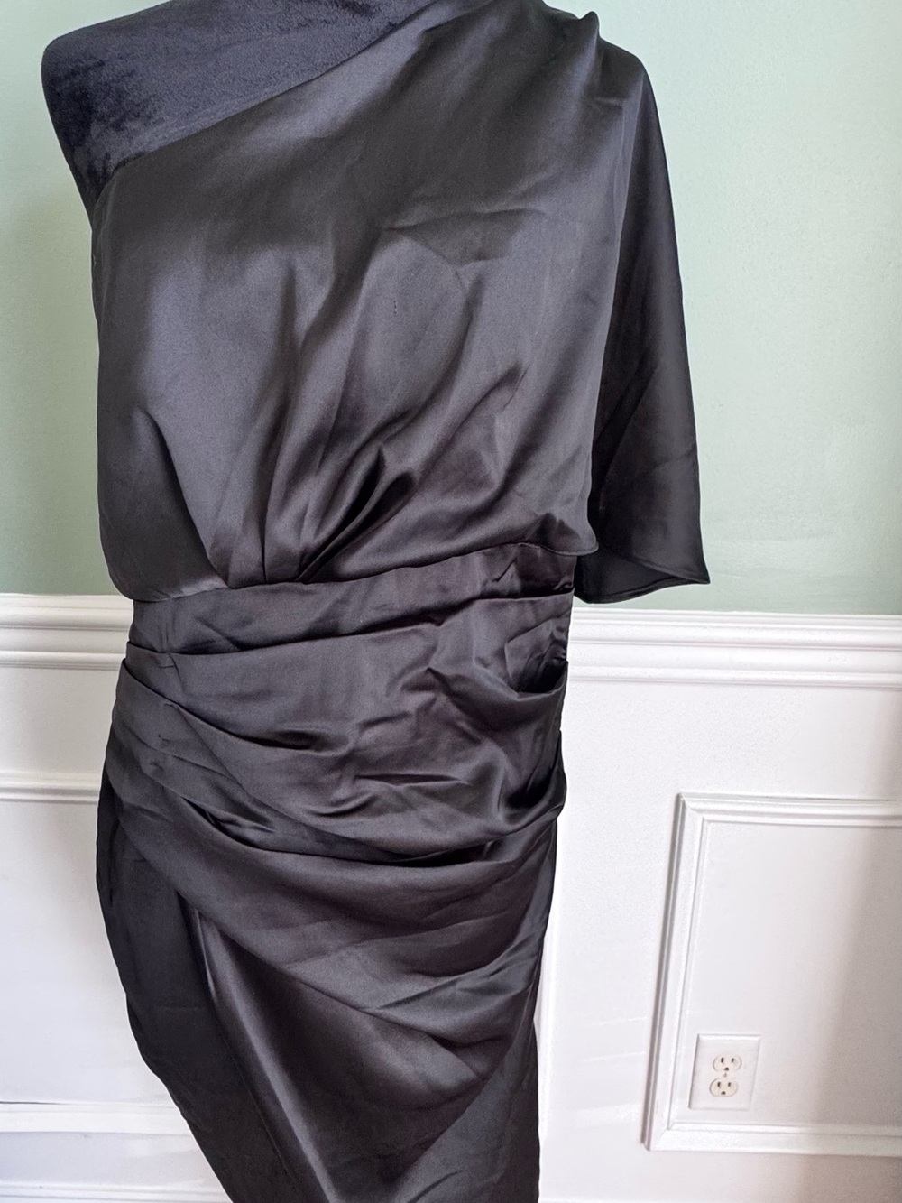 Elegant Black One-Shoulder Ruched Women’s Dress